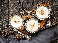 Рецепта Млечен ванилов крем без яйца за десерт или пълнеж